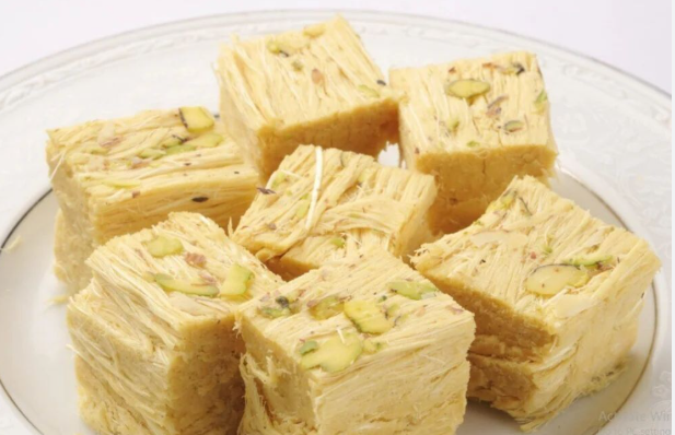 होली पर ‘मीठा जहर’ देने की तैयारी में था हल्दीराम ? 1 कुंतल से ज्यादा एक्सपायरी मिठाई देख FSDA के अधिकारी हैरान