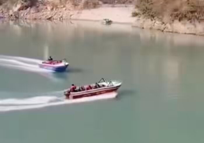 अलकनंदा में दो नावों की भीषण टक्कर, देखिए हादसे का दहला देने वाला वीडियो
