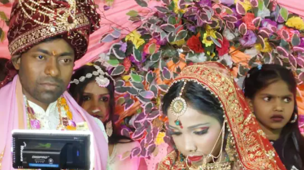 Lover shoots bride in Buxar: जयमाल के स्टेज पर गोलीकांड, युवक ने दूल्हे के सामने दुल्हन को मार दी गोली, देखिए वीडियो