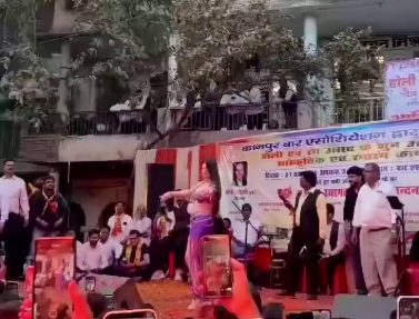 सवालों में ‘बार’ एसोसिशन का सेलिब्रेशन, डांसरों के साथ झूमे वकील, देखिए वीडियो
